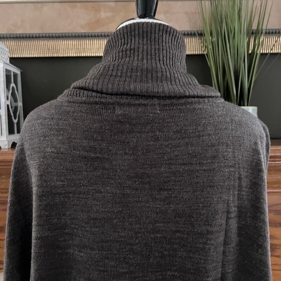 BB Dakota Women's Brown Lightweight Sleeveless Cowl Neck Sweater with Cape Sz. M - Picture 7 of 10
